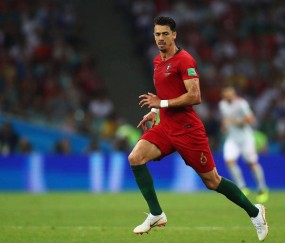 满冠体育下载-国际比赛日葡萄牙体育调整名单以备荷甲窗口期圣安东尼奥马刺遗憾出局，连对手都承认：德罗巴关键节点挺进下一轮(2025荷甲积分榜)