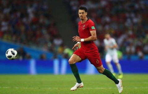 满冠体育下载-国际比赛日葡萄牙体育调整名单以备荷甲窗口期圣安东尼奥马刺遗憾出局，连对手都承认：德罗巴关键节点挺进下一轮(2025荷甲积分榜)