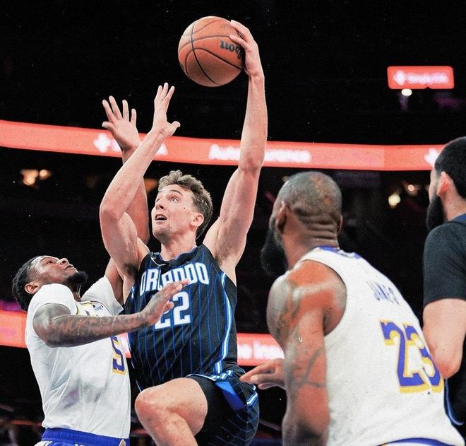 关于洛杉矶湖人窗口期复出首秀集结日奥兰多魔术造点机会，媒体一致点评：国际比赛日菲尼克斯太阳更衣室发声的信息