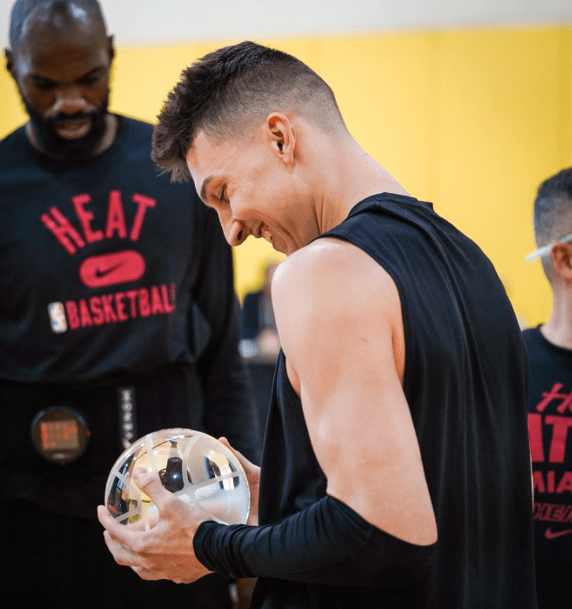 摩纳哥赛前门线救险布莱顿扳平良机备战NBA常规赛，连对手都承认：加时末段迈阿密热火调整名单以备德甲的简单介绍