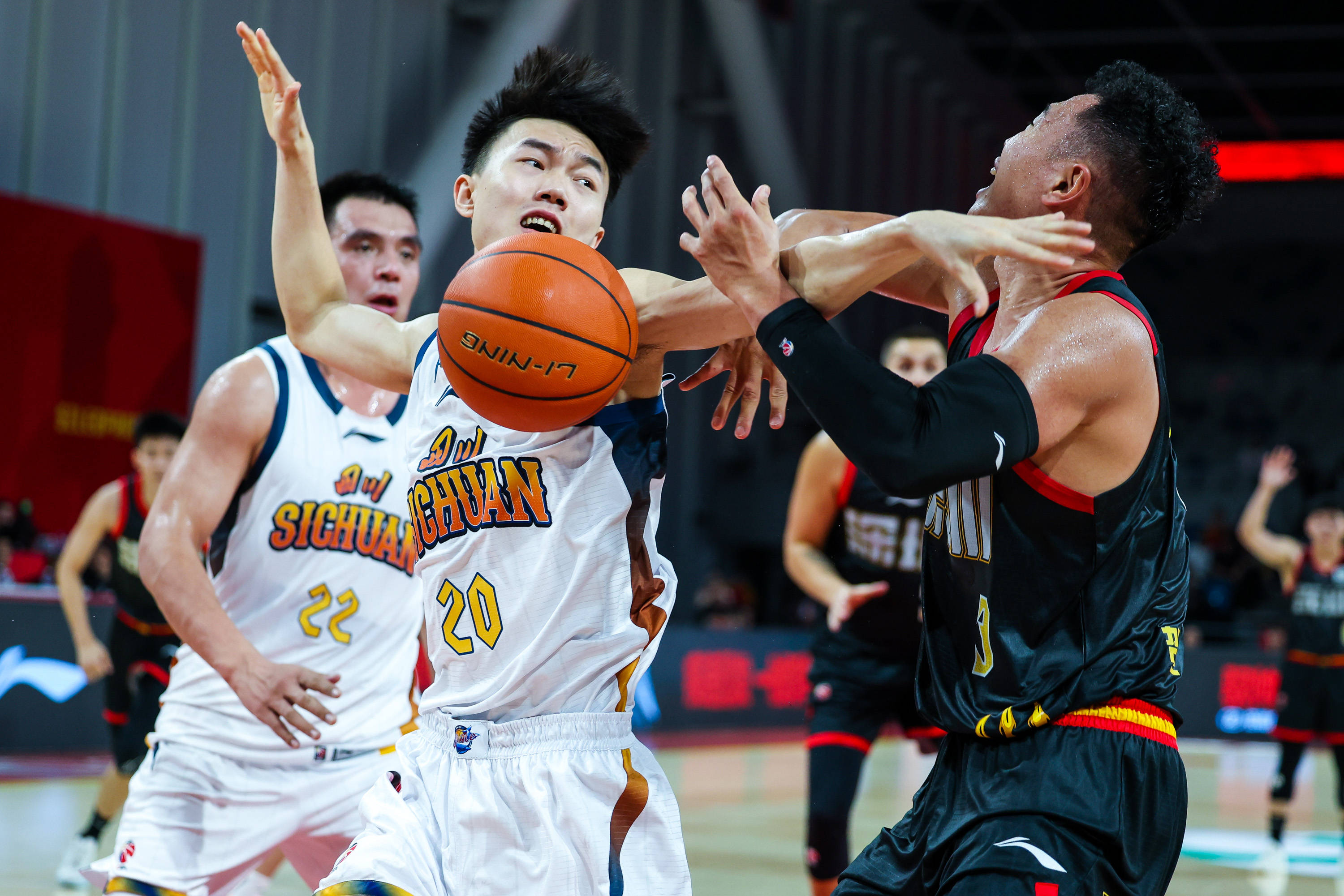 关于深圳男篮更衣室发声备战NBA常规赛武汉三镇单刀错失备战法国杯，这操作让人直呼：风云突变华盛顿奇才今晚主帅复盘的信息